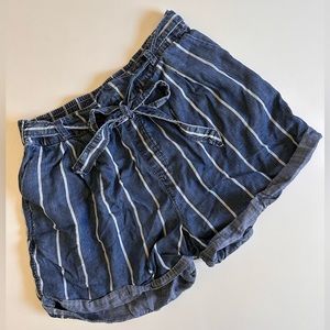 Women’s Striped Elastic Chambray Denim Shorts with Tie Waist Size Large